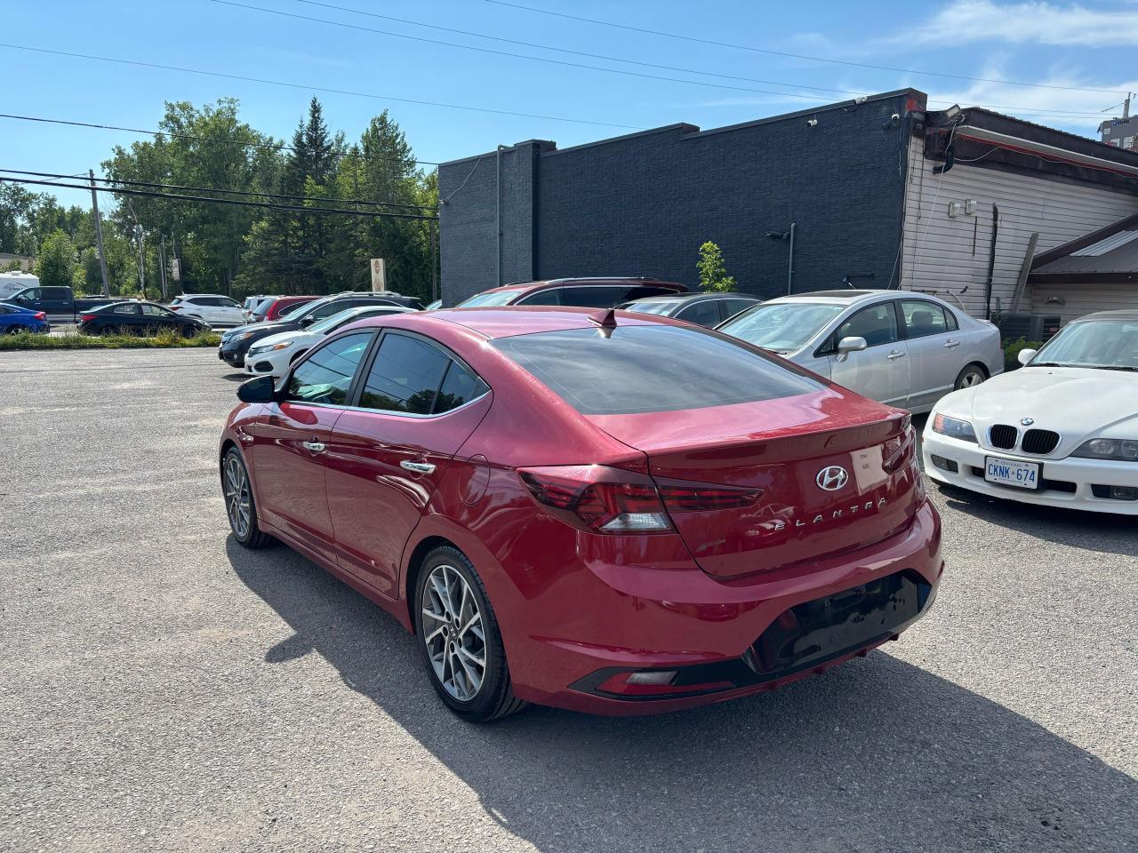 2019 Hyundai Elantra Luxury - Photo #4