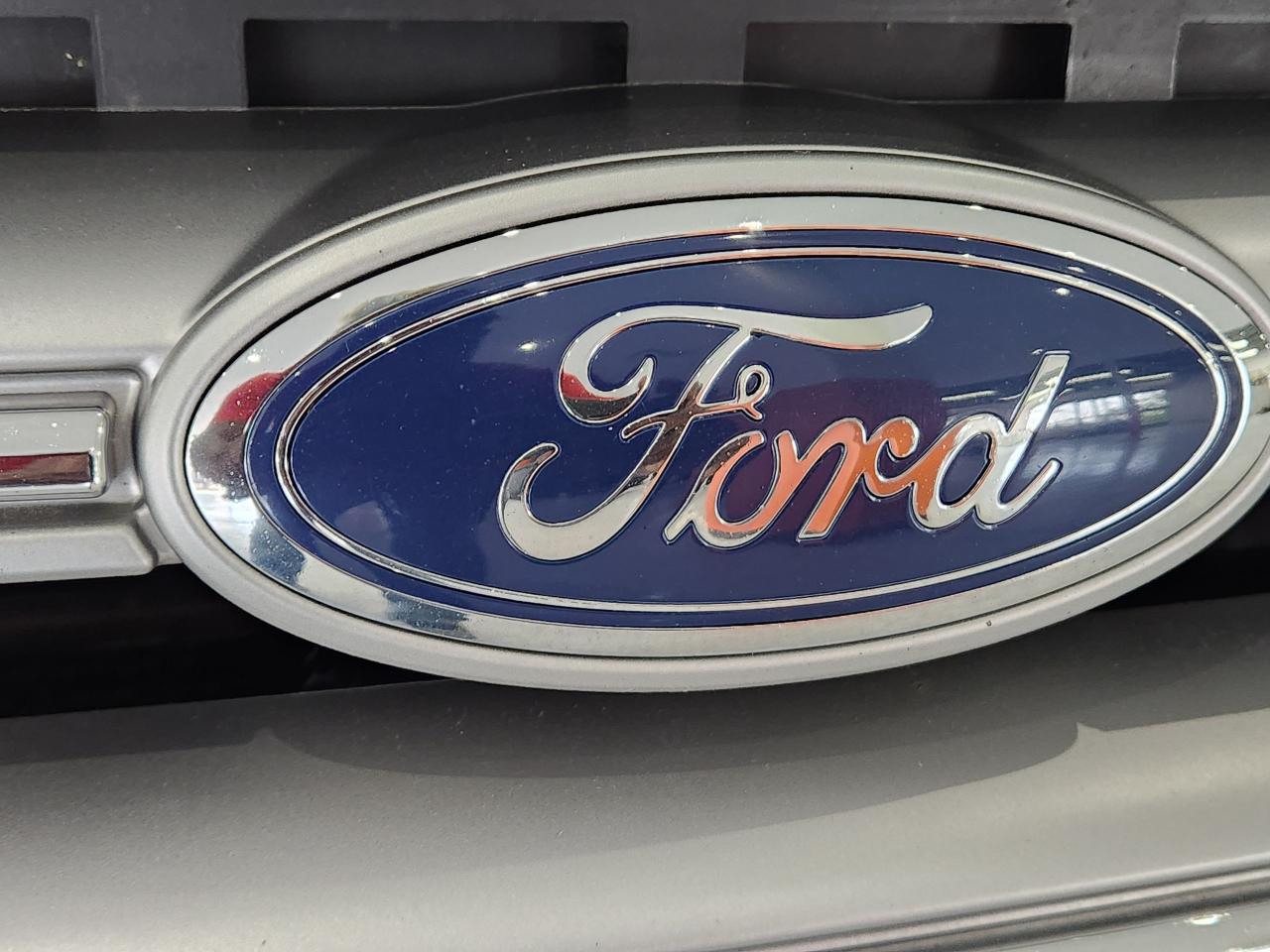 2017 Ford Escape Titanium Sunroof Rear Cam, Certified, Navigation Photo3