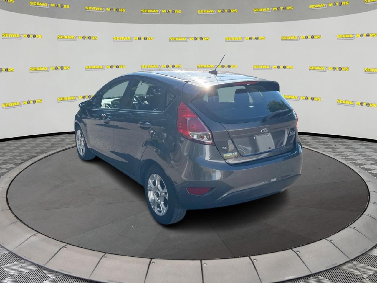 2015 Ford Fiesta SE - Photo #5