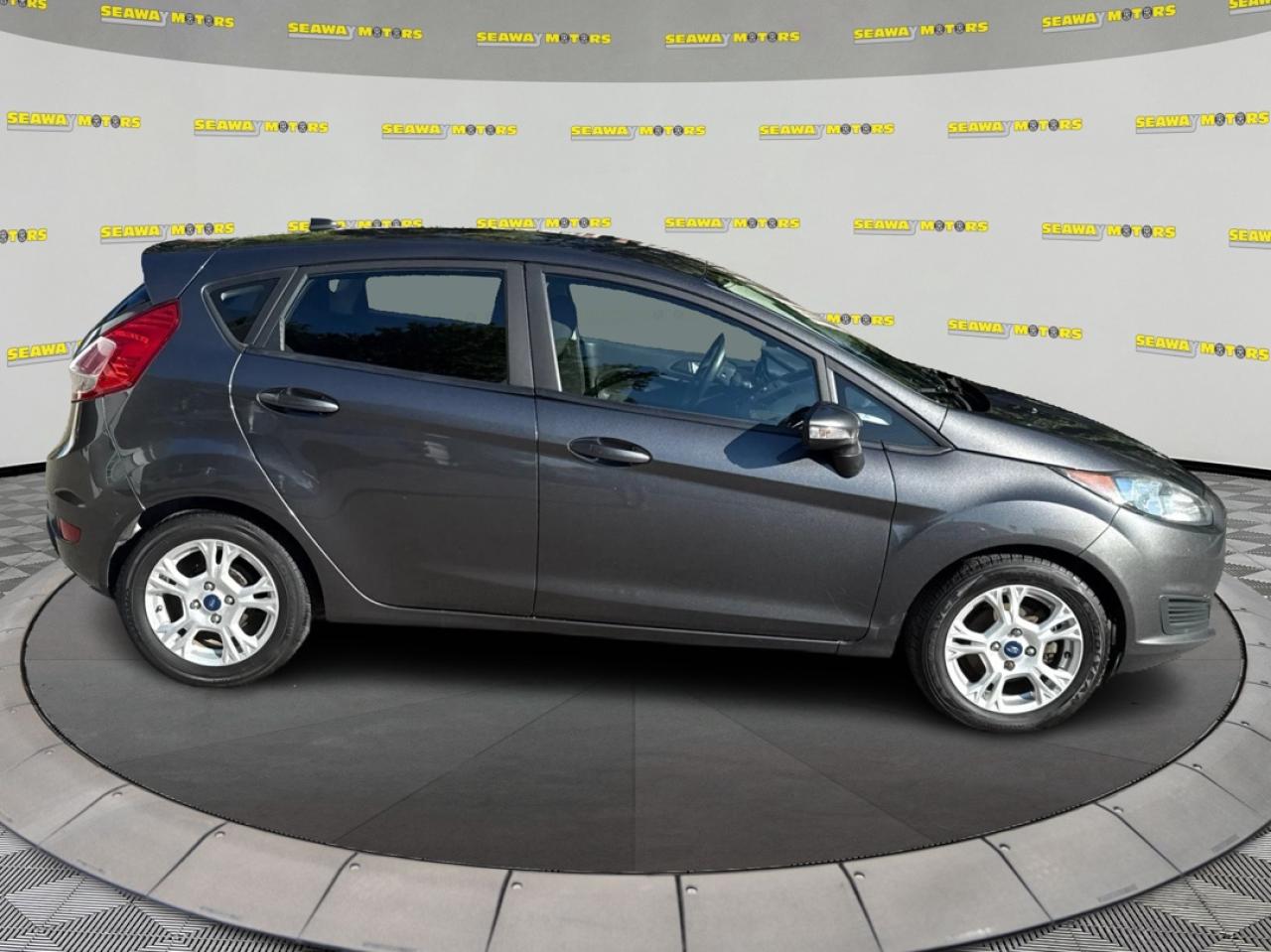 2015 Ford Fiesta SE - Photo #2