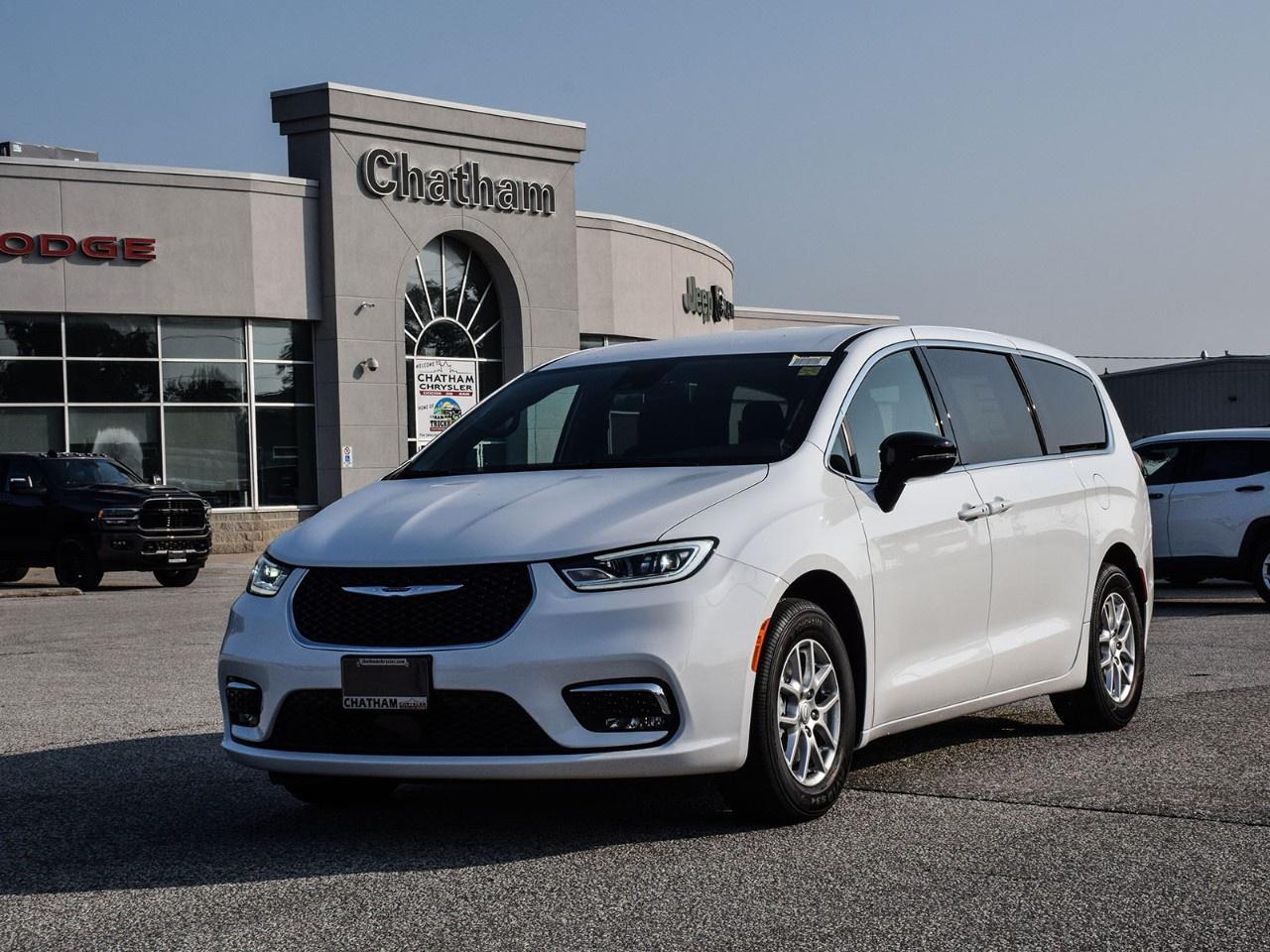 2026 Chrysler Pacifica Select FWD Photo0