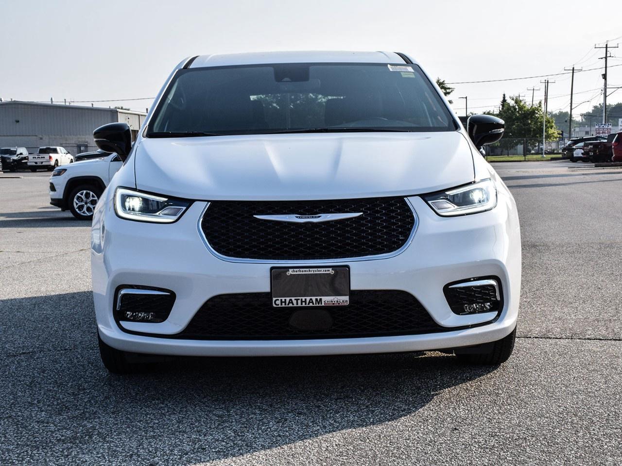 2026 Chrysler Pacifica Select FWD Photo