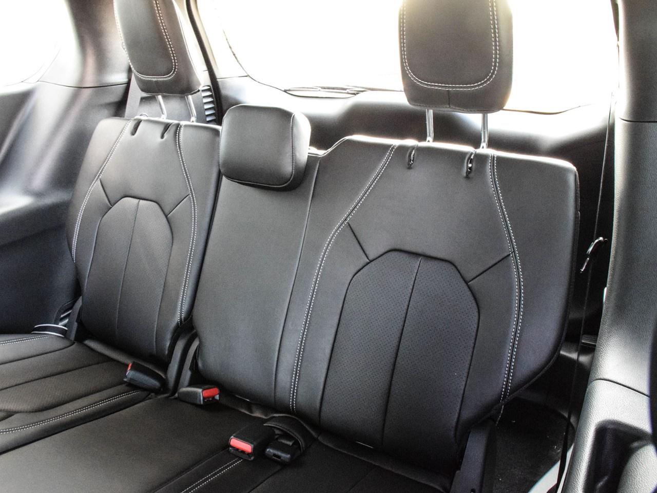 2026 Chrysler Pacifica Select FWD Photo