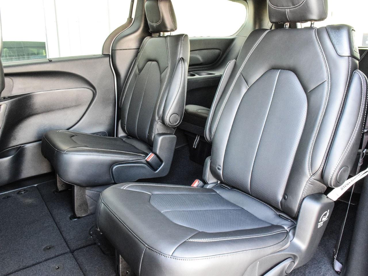 2026 Chrysler Pacifica Select FWD Photo