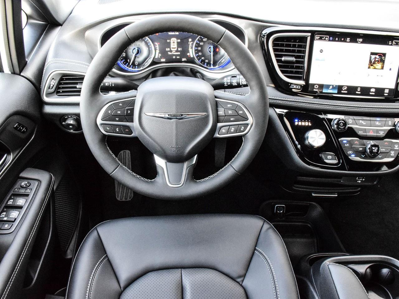 2026 Chrysler Pacifica Select FWD Photo