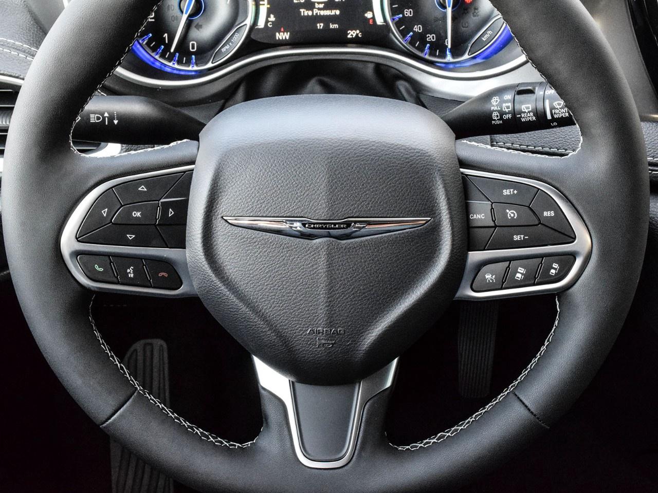 2026 Chrysler Pacifica Select FWD Photo