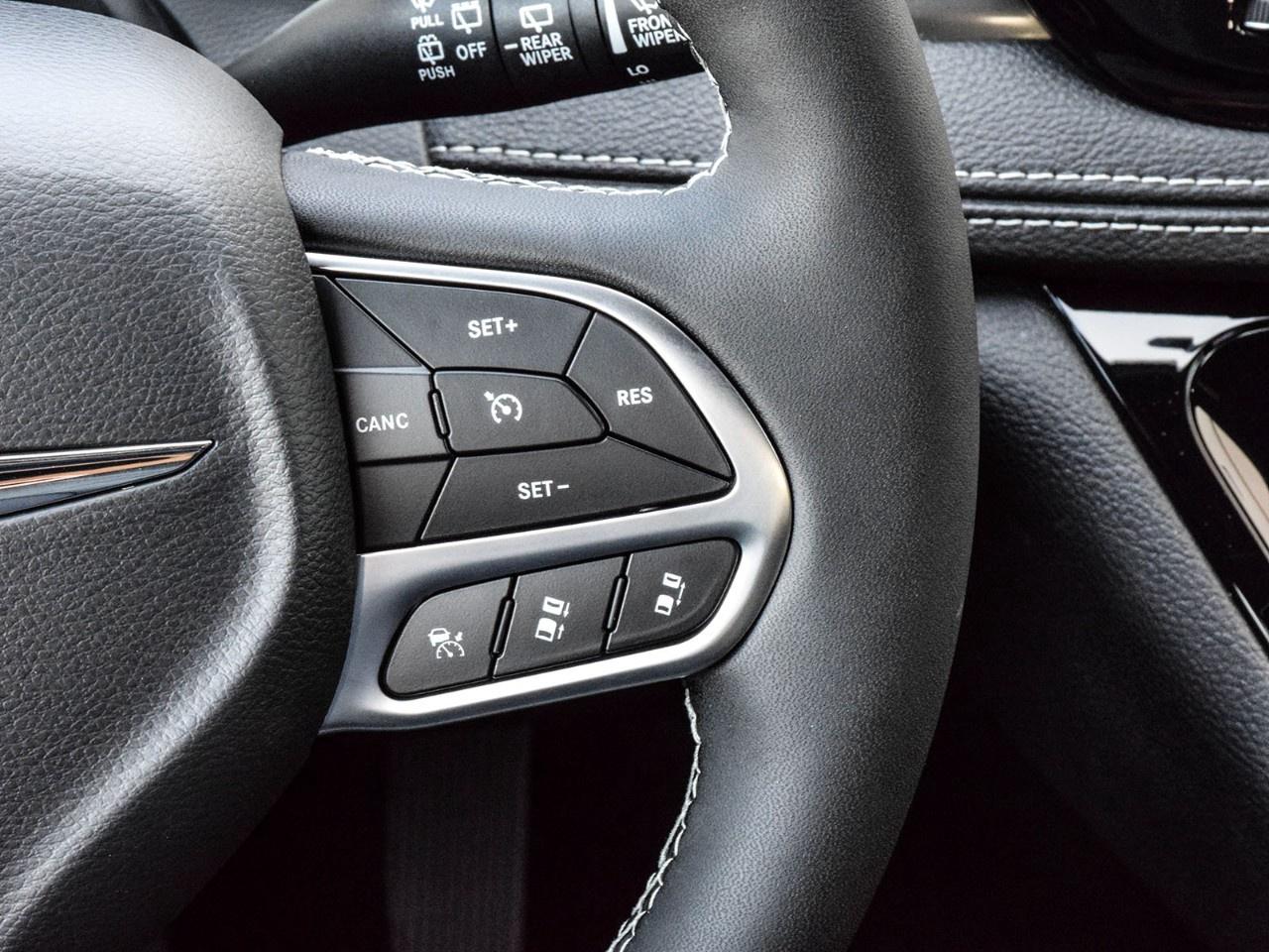 2026 Chrysler Pacifica Select FWD Photo