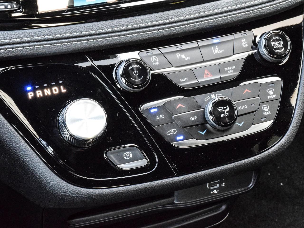 2026 Chrysler Pacifica Select FWD Photo