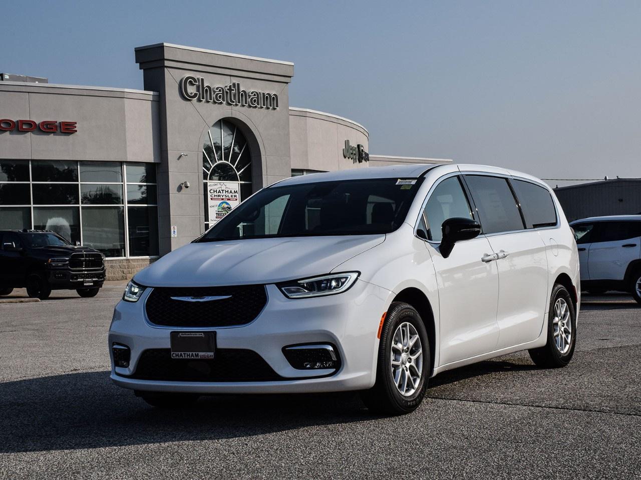 2026 Chrysler Pacifica Select FWD Photo