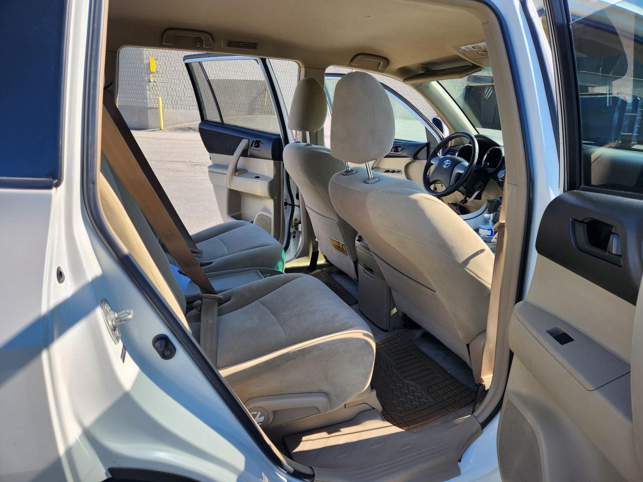 2010 Toyota Highlander $8850 with Safety 7 pass. - Photo #10