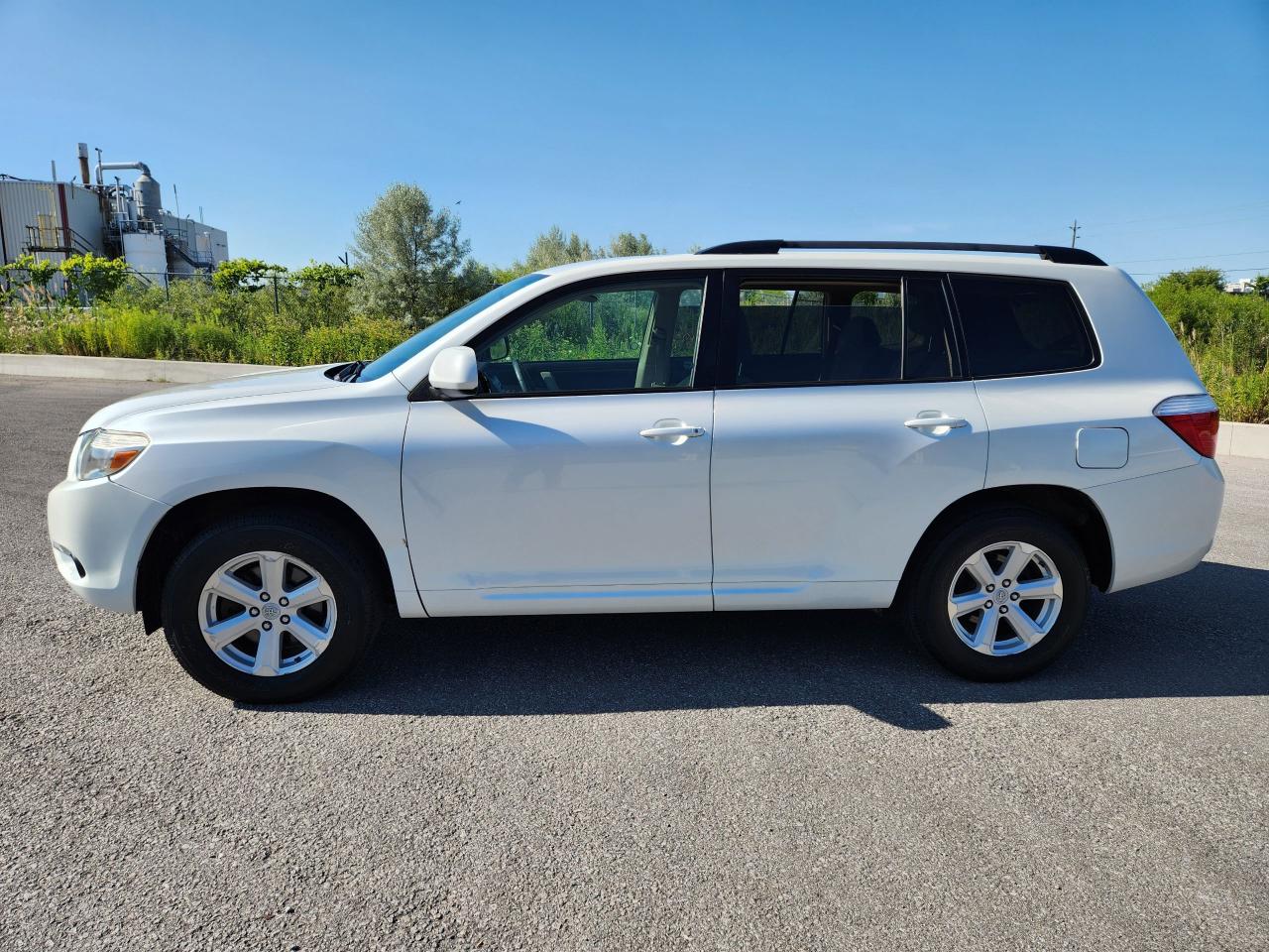 Used 2010 Toyota Highlander $8850 with Safety 7 pass. for sale in Peterborough, ON