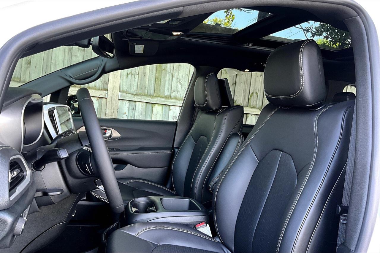 2026 Chrysler Pacifica SELECT | 100TH ANNIVERSARY | U-connect | Sunroof Photo