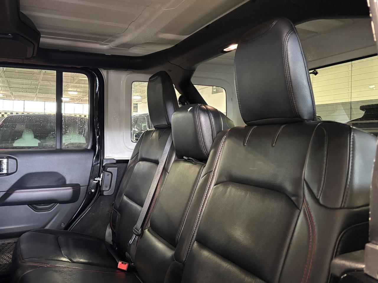 2018 Jeep Wrangler Unlimited Rubicon|4X4|V6|NAV|LEATHER|BACKUPCAM|OFFROADPAGES| - Photo #6