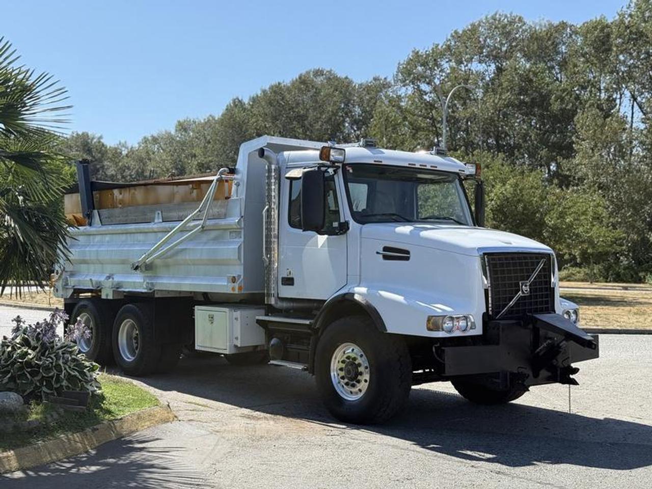 2005 Volvo VND 18-Speed Diesel Dump Truck with Sander and Plow, 12.1L, 6 cylinder, 2 door, manual, 6X4, white exterior, grey interior, cloth. PTO, sander, trailer brake, dump suspension, Eaton 18-speed, pintle hitch, diff lock, exhaust brake. Certification and decal valid until October 2025. This item is currently OFFSITE. You must register an appointment with our office to schedule an offsite viewing. Appointments must be made a minimum of one business day in advance (and as defined by the days that Repo.com is open for business) before your appointment can be scheduled and confirmed. We may, at our own discretion, instead opt to transport smaller items to Repo.coms main yard for viewing purposes.  $69,780.00 plus $375 processing fee, $70,155.00 total payment obligation before taxes.   Listing report, warranty, contract commitment cancellation fee, financing available on approved credit (some limitations and exceptions may apply). All above specifications and information is considered to be accurate but is not guaranteed and no opinion or advice is given as to whether this item should be purchased. We do not allow test drives due to theft, fraud, acts of vandalism and undetectable impaired driving. Instead we provide the following benefits: Complimentary Warranty (with options to extend), Limited Money Back Satisfaction Guarantee on Fully Completed Contracts, Contract Commitment Cancellation, and an Open-Ended Sell-Back Option. Ask seller for details or call 604-522-REPO(7376) to confirm listing availability.