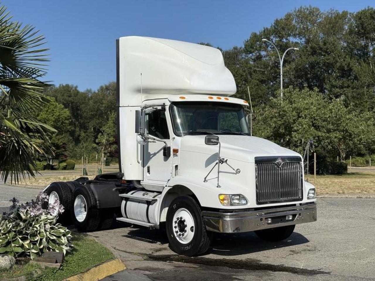 Used 2007 International 9200i Cummins Diesel 10-Speed Tandem Tractor Day Cab for sale in Burnaby, BC