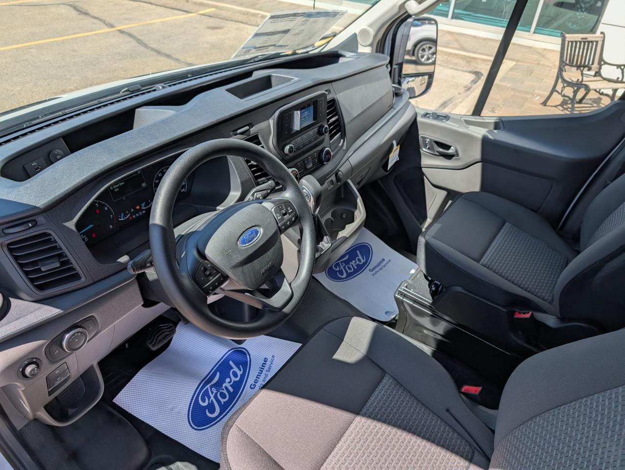 2025 Ford Transit Passenger Wagon XL Photo5