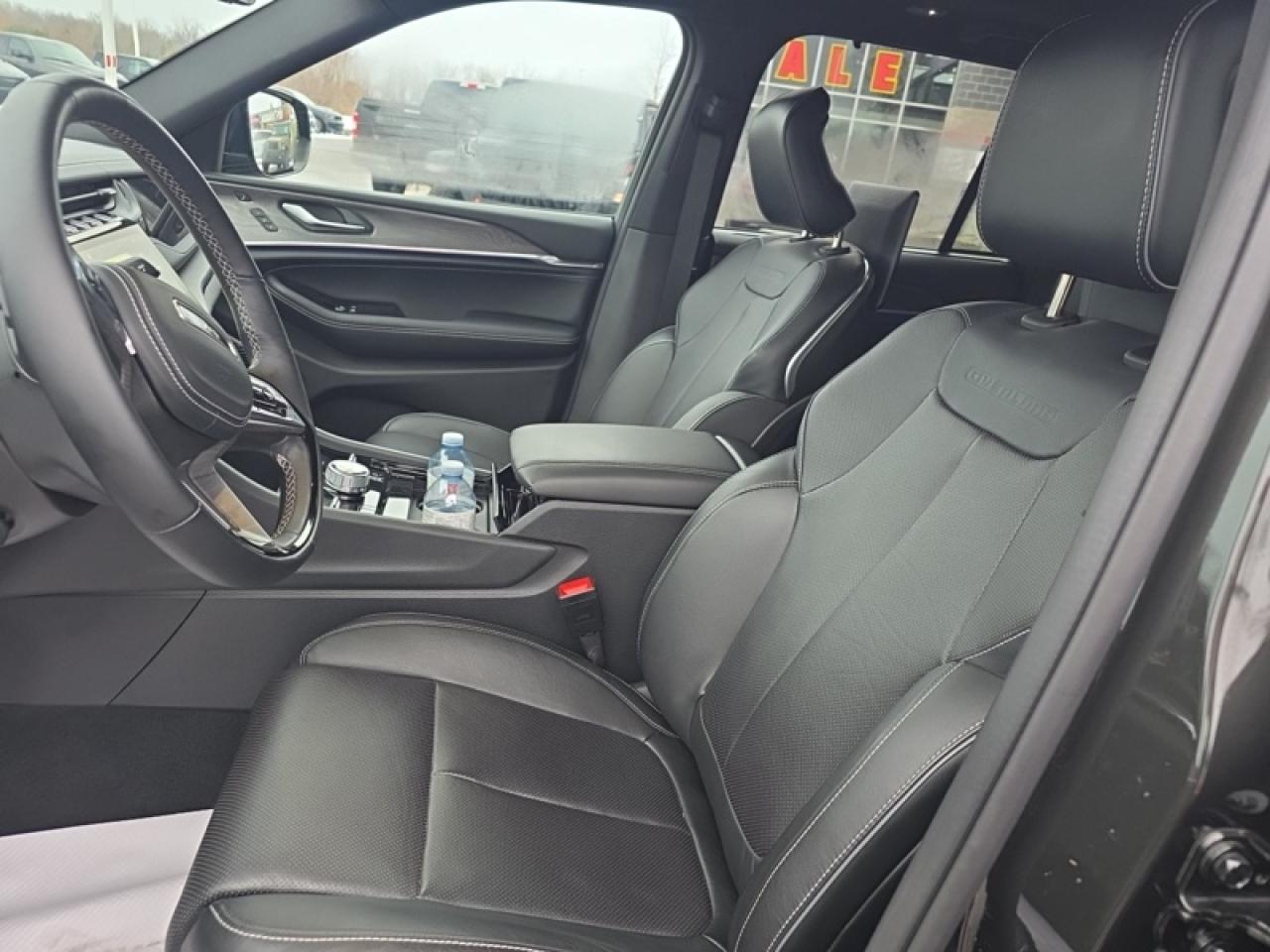 2023 Jeep Grand Cherokee 4xe Overland  - Hybrid Photo