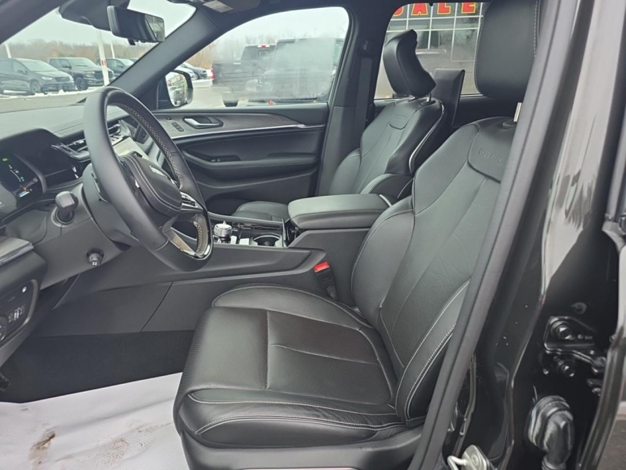 2023 Jeep Grand Cherokee 4xe Overland  - Hybrid Photo