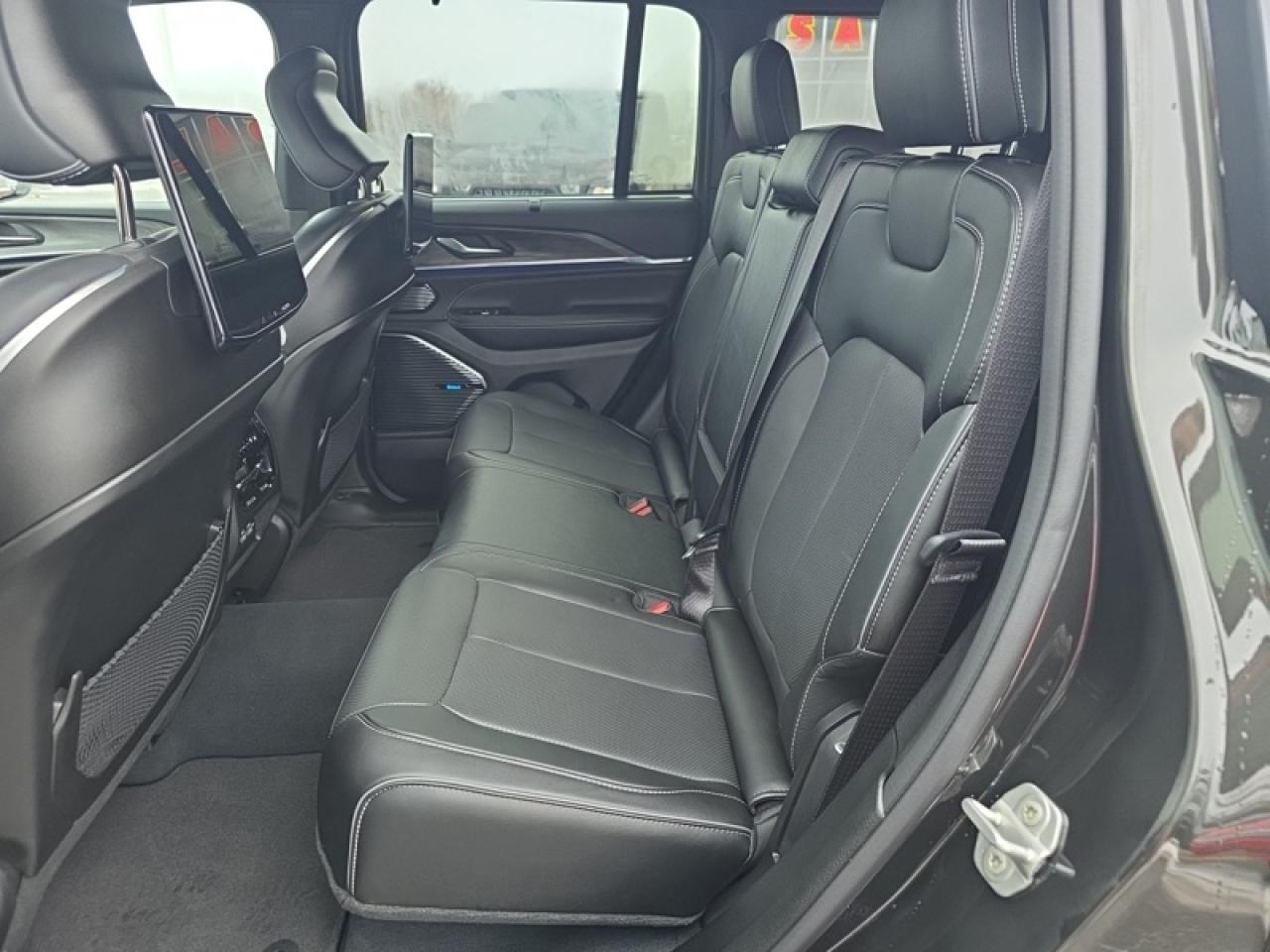 2023 Jeep Grand Cherokee 4xe Overland  - Hybrid Photo