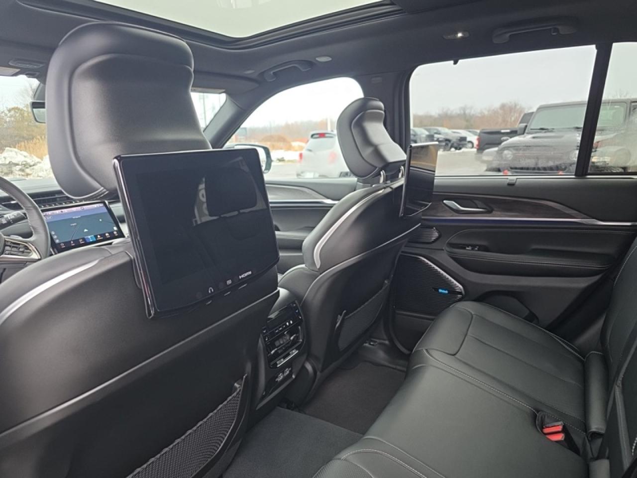 2023 Jeep Grand Cherokee 4xe Overland  - Hybrid Photo