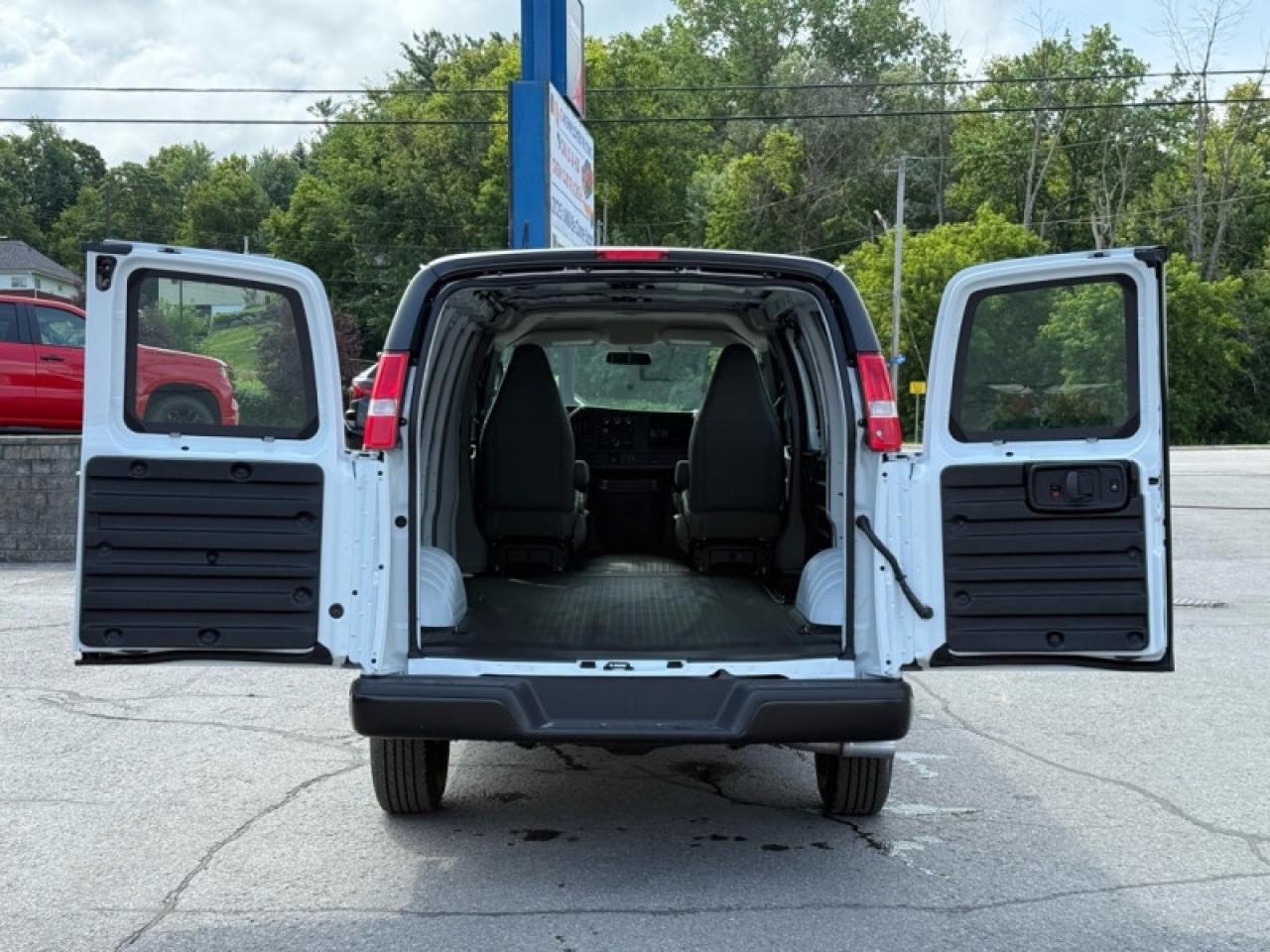 2025 Chevrolet Express Cargo Van 2500 135  - Audio System Photo