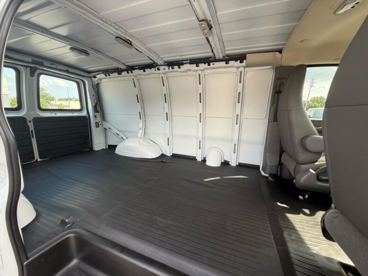 2025 Chevrolet Express Cargo Van 2500 135  - Audio System Photo