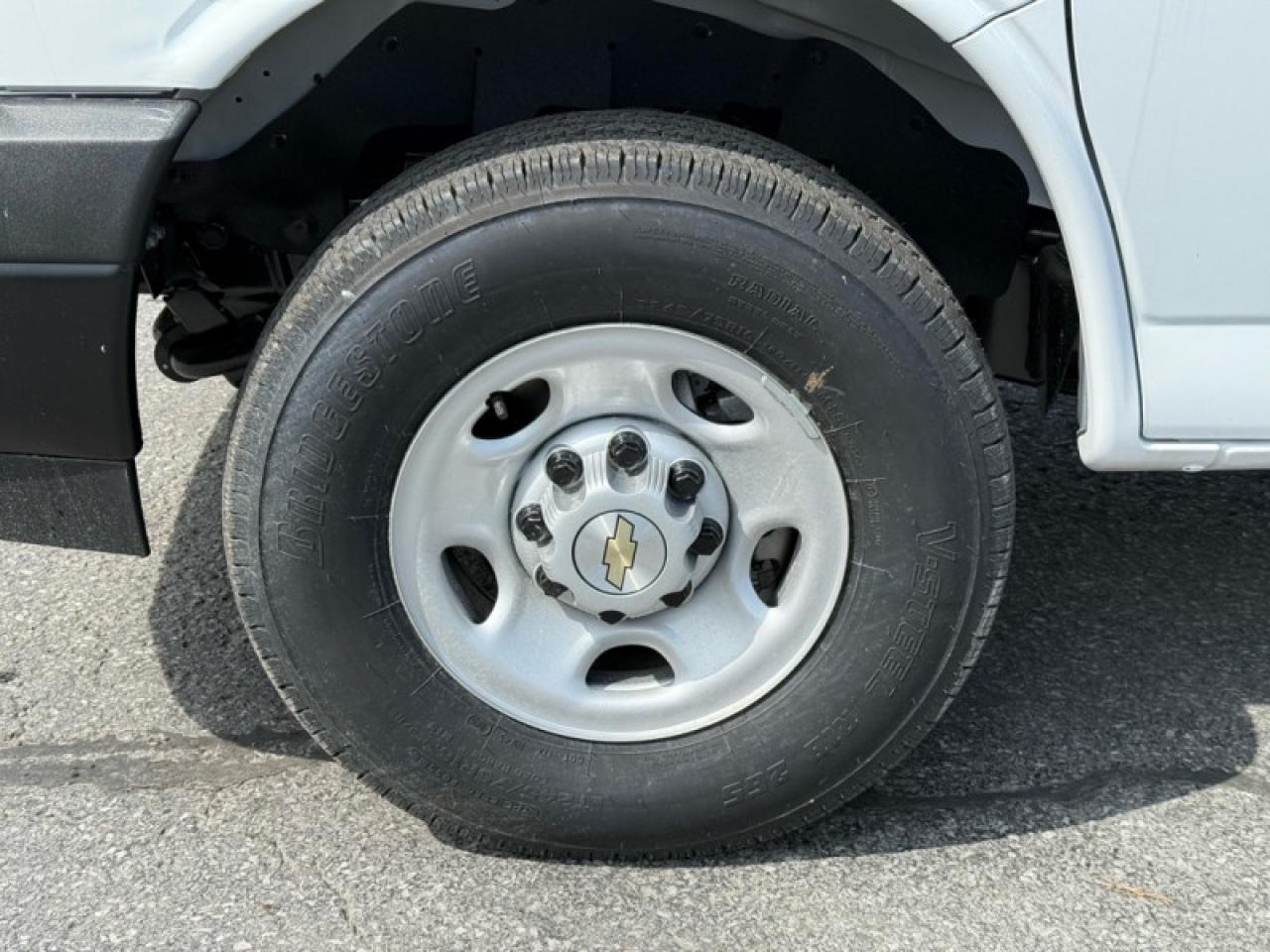 2025 Chevrolet Express Cargo Van 2500 135  - Audio System Photo