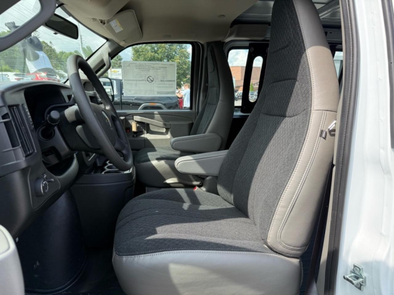 2025 Chevrolet Express Cargo Van 2500 135  - Audio System Photo