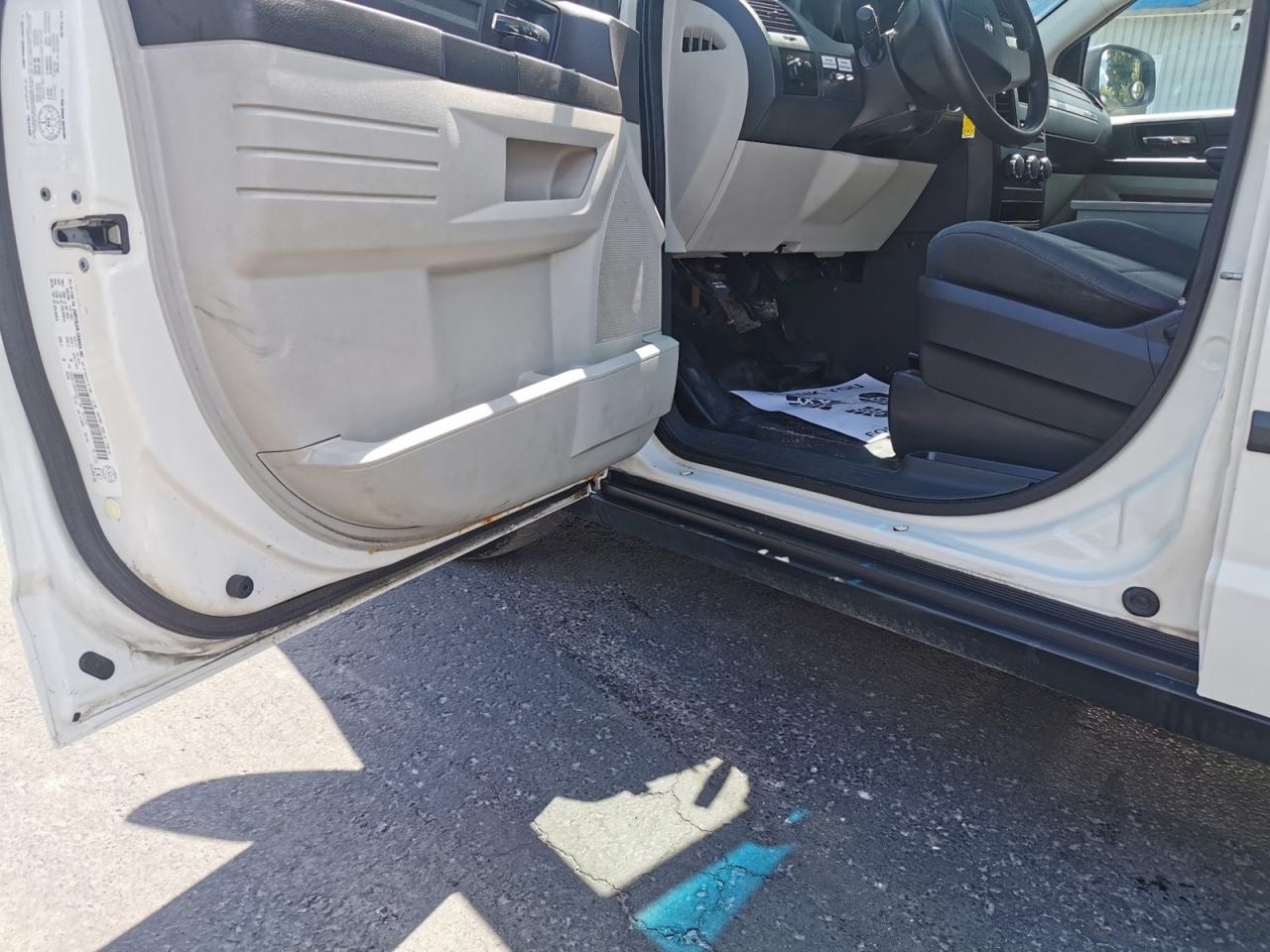 2009 Dodge Grand Caravan CARGO - Photo #10