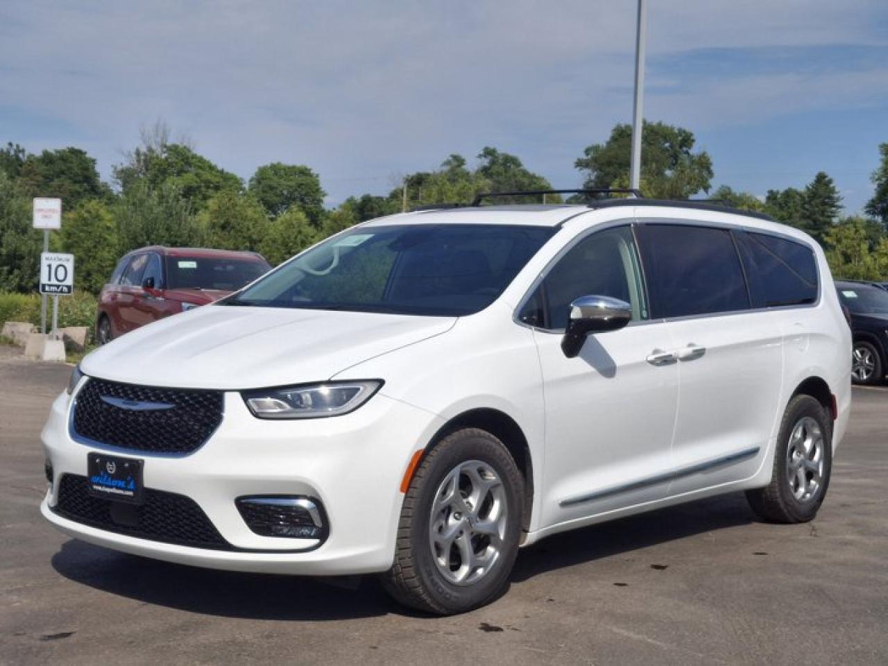 Used 2023 Chrysler Pacifica Limited | Leather | Nav | Moonroof | Safety Tech | for sale in Guelph, ON