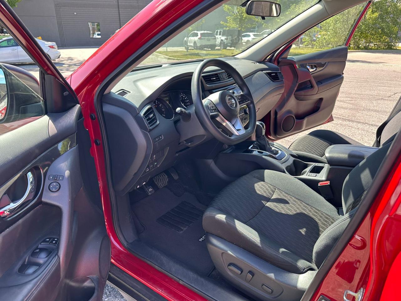 2017 Nissan Rogue SV // AWD // FULLY CERTIFIED // 1Y WARRANTY INCLUD - Photo #12