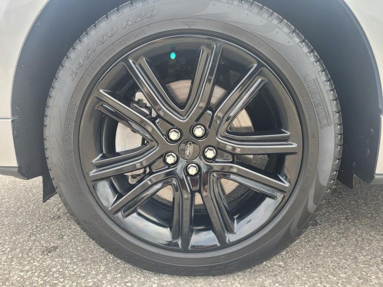 2024 Ford Edge ST Line Photo4