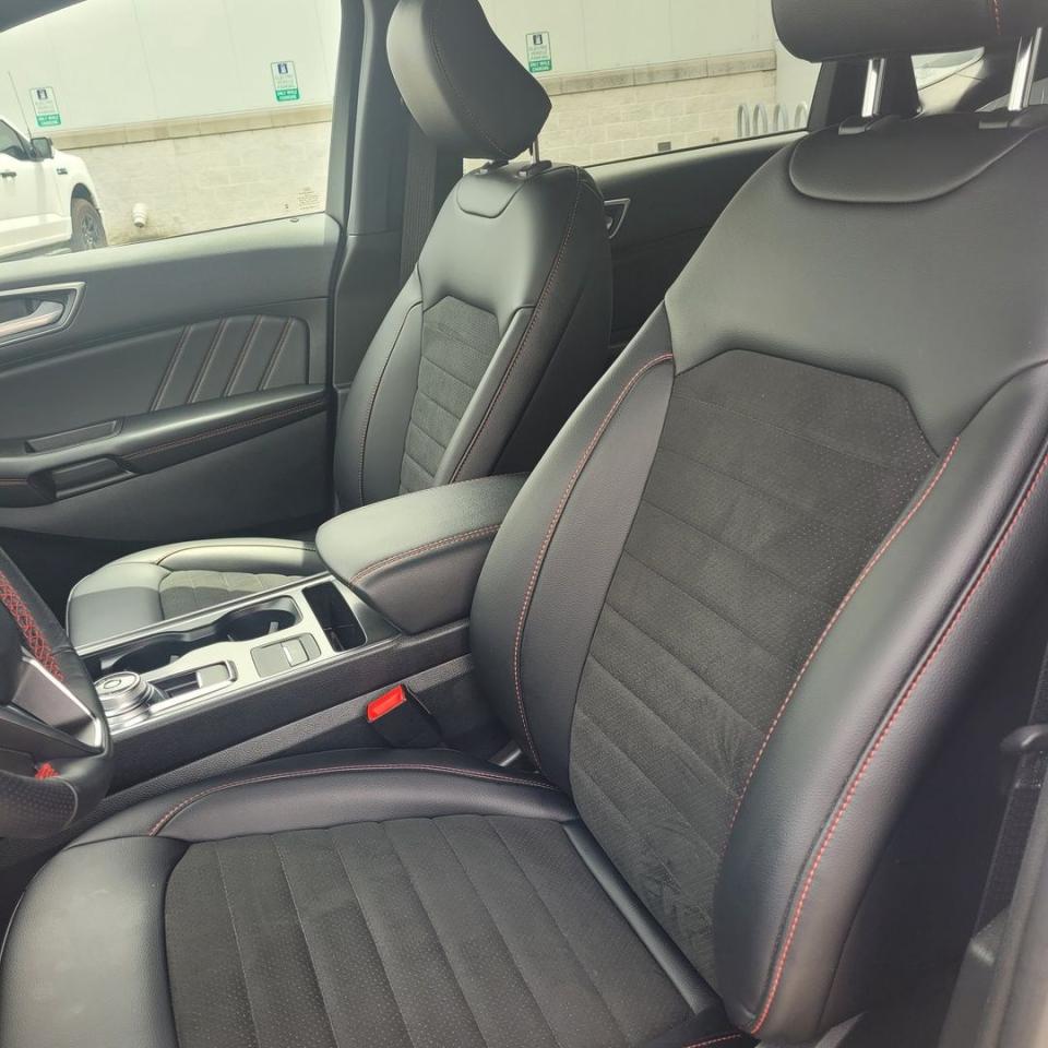 2024 Ford Edge ST Line Photo11