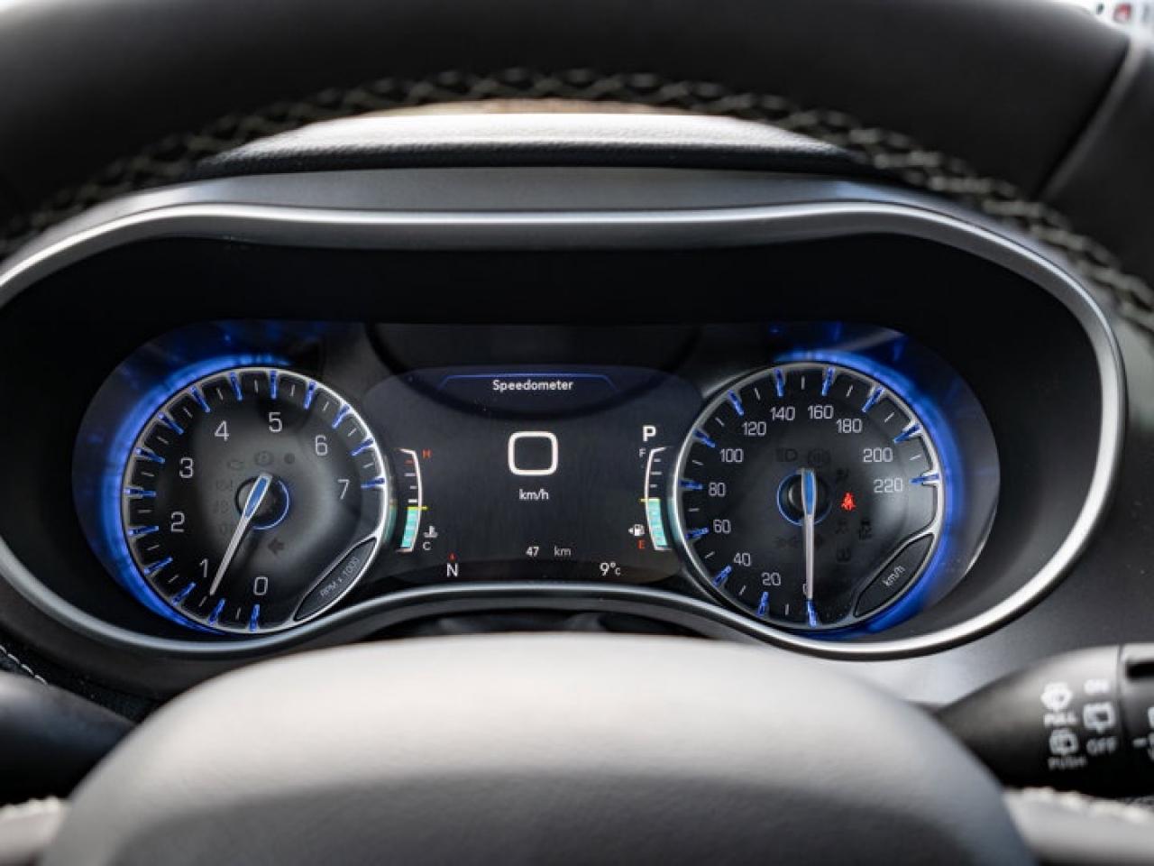 2025 Chrysler Pacifica Select Photo2