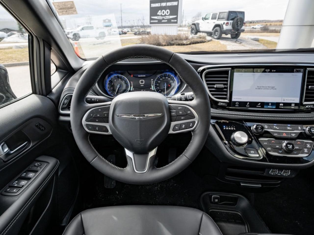 2025 Chrysler Pacifica Select Photo
