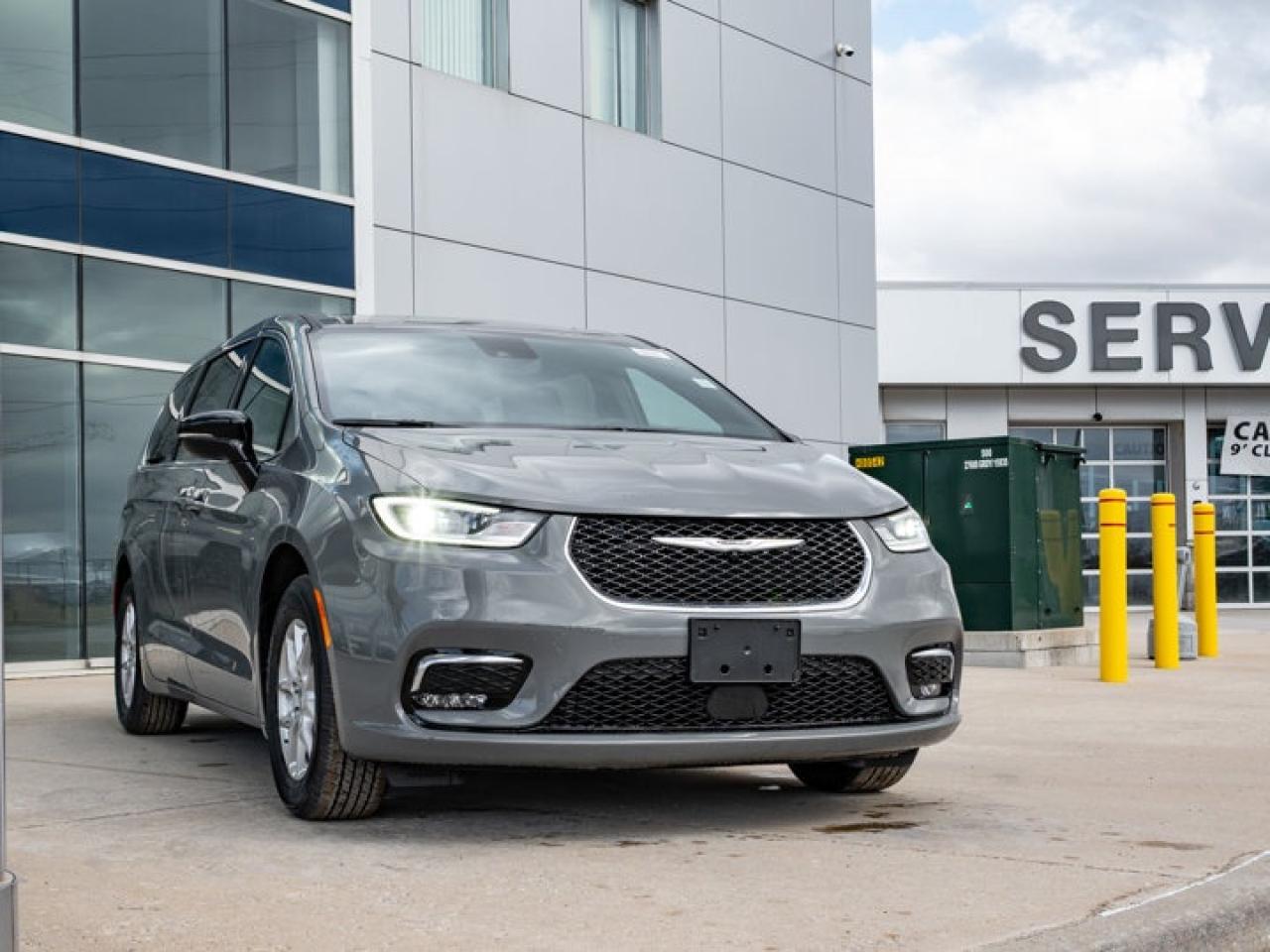 2025 Chrysler Pacifica Select Photo