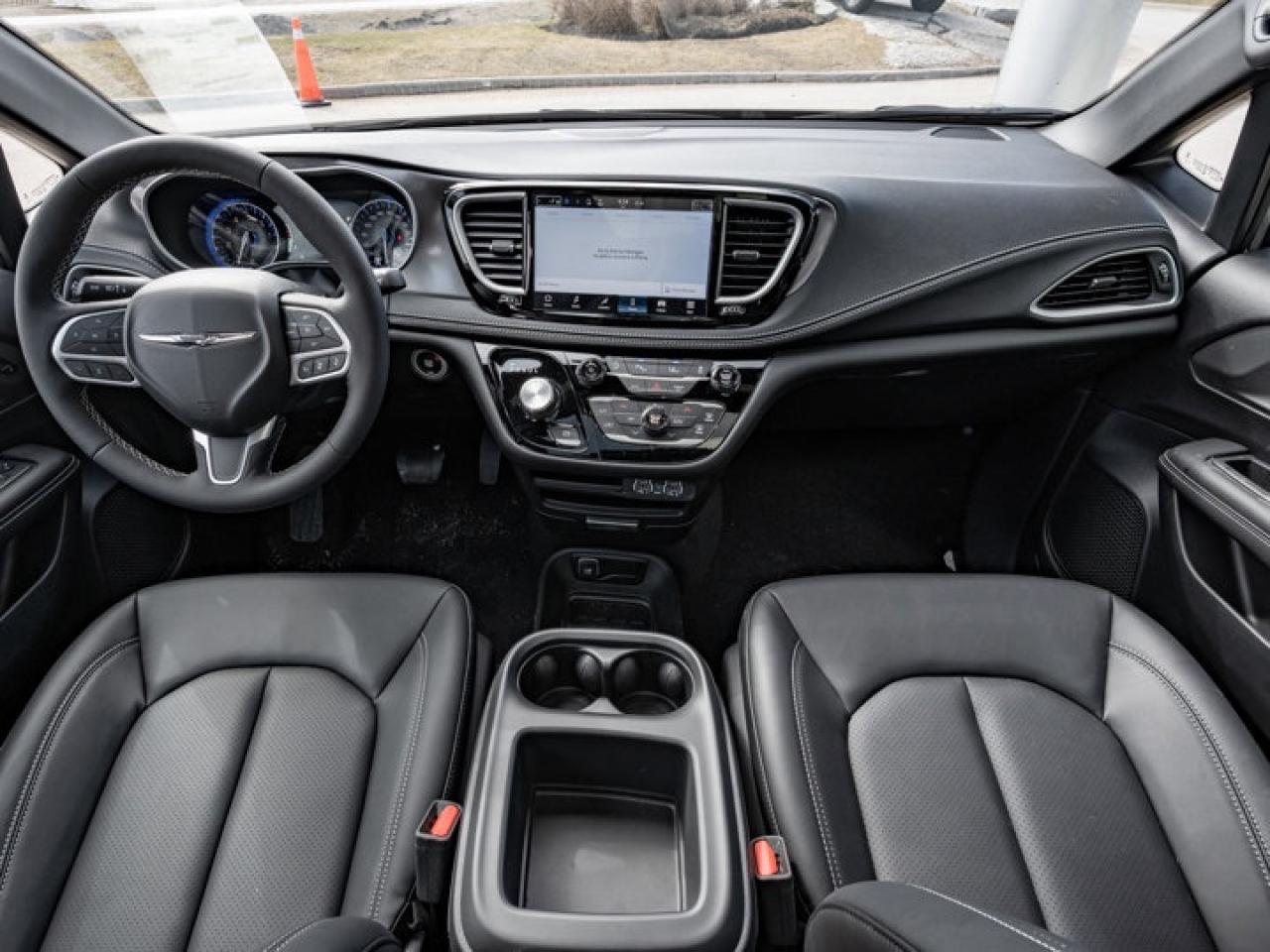 2025 Chrysler Pacifica Select Photo