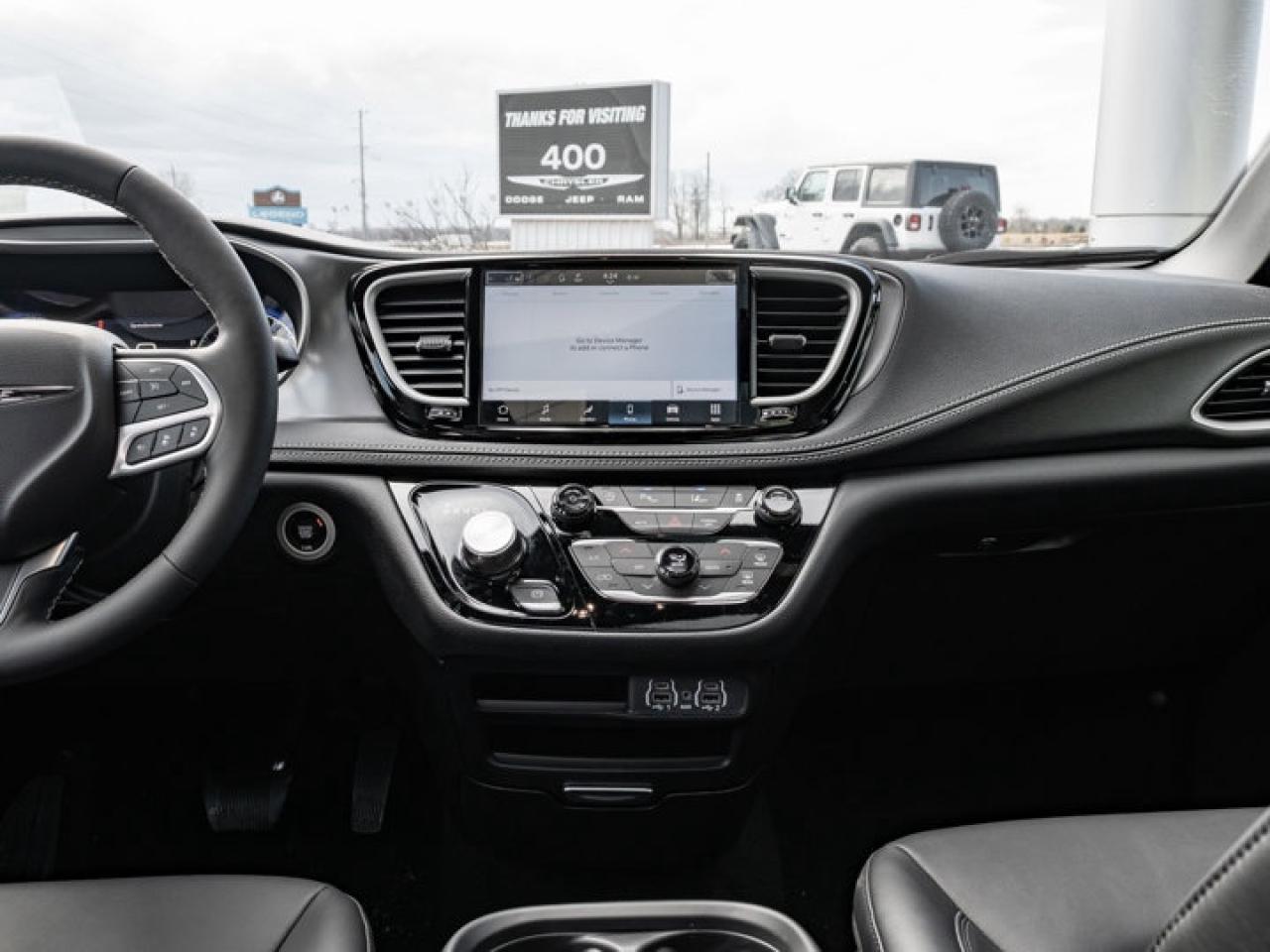 2025 Chrysler Pacifica Select Photo