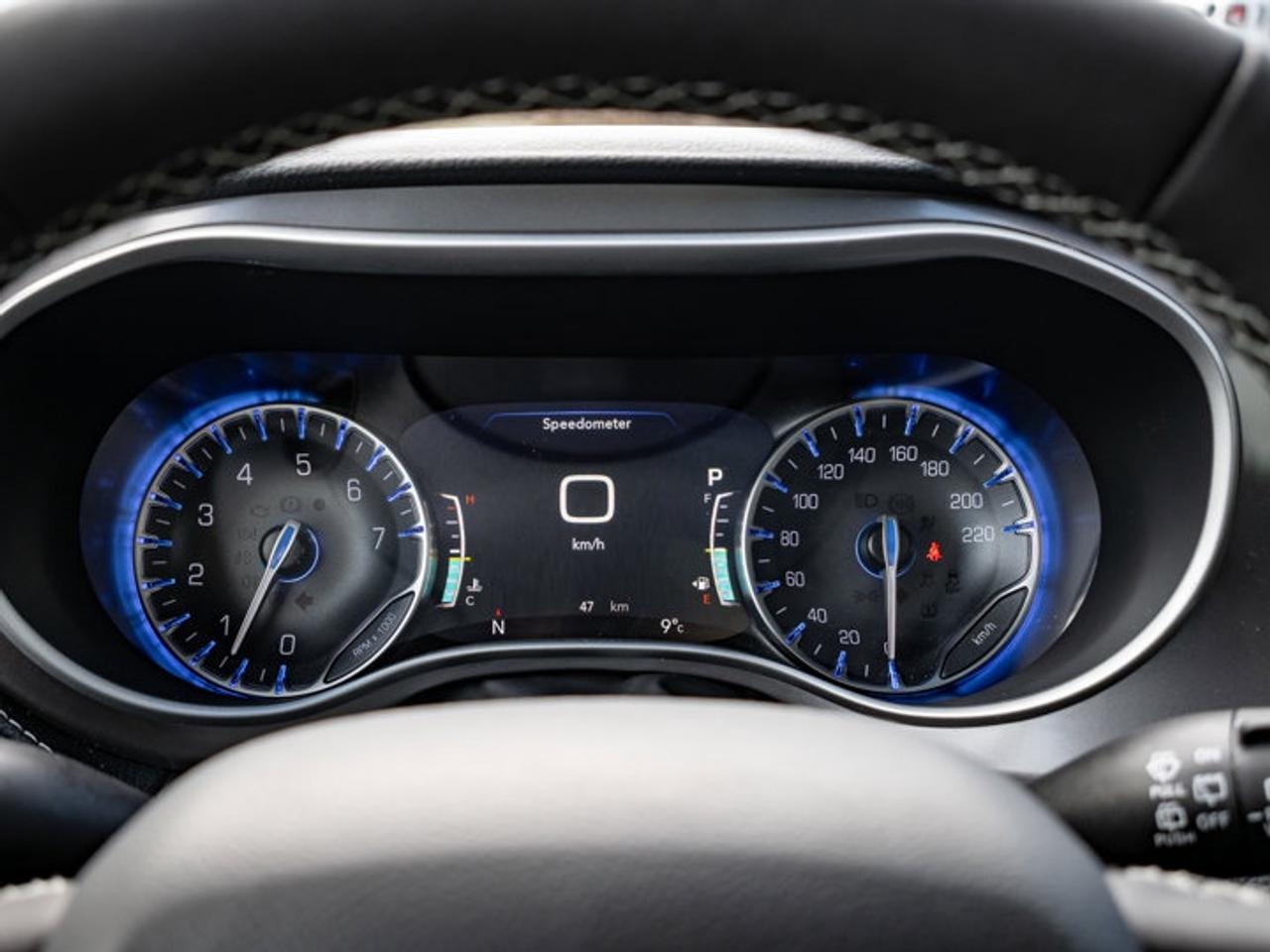 2025 Chrysler Pacifica Select Photo