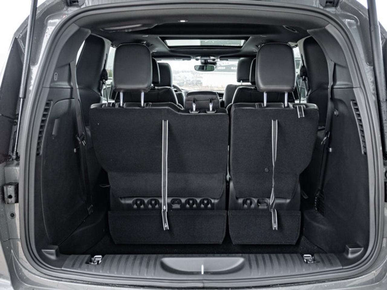 2025 Chrysler Pacifica Select Photo