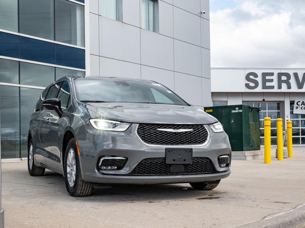 2025 Chrysler Pacifica Select Photo
