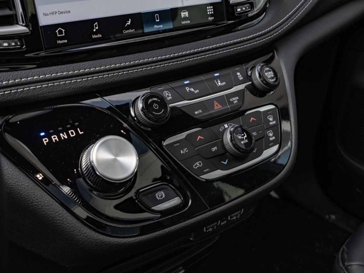 2025 Chrysler Pacifica Select Photo
