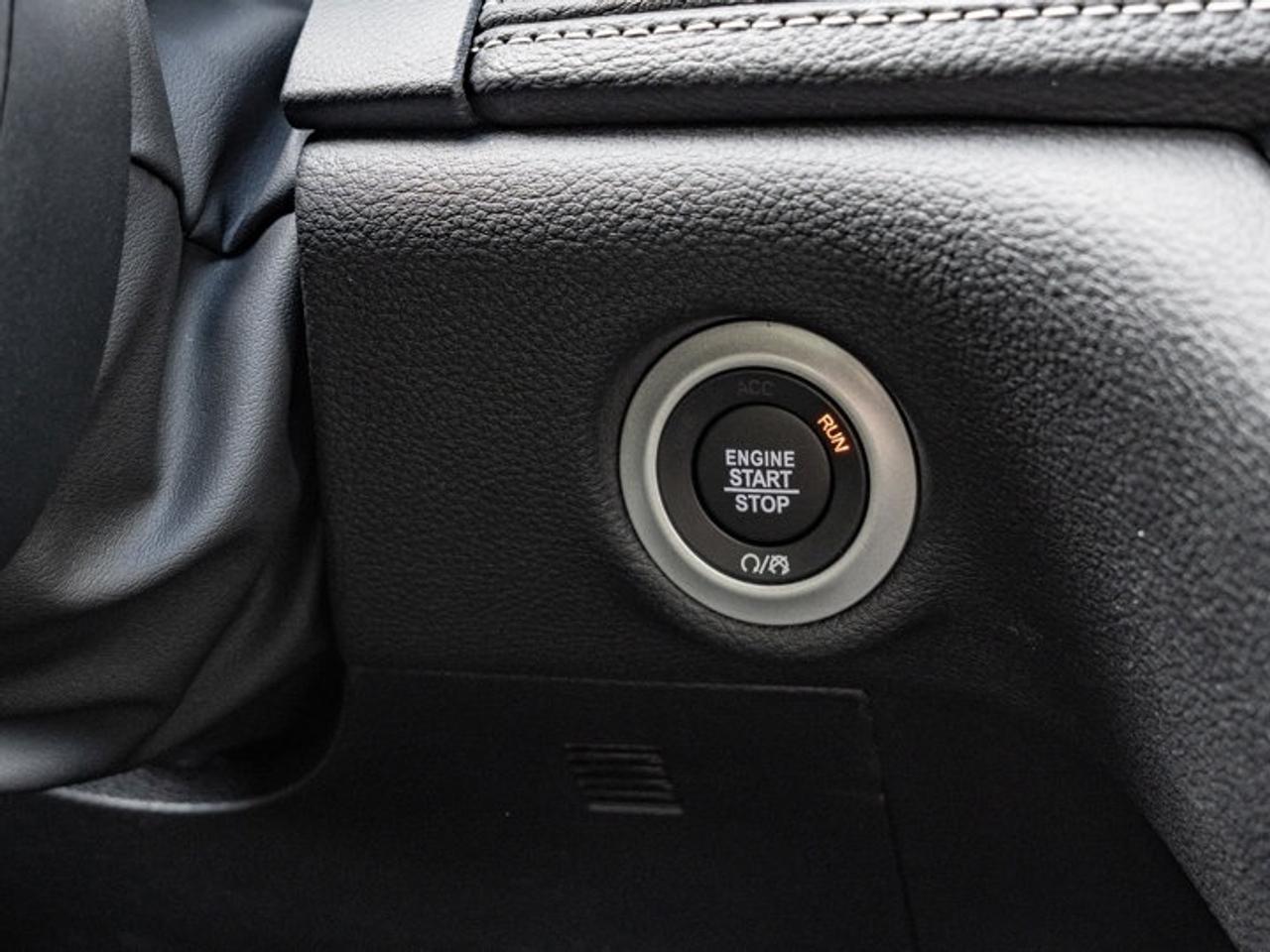 2025 Chrysler Pacifica Select Photo