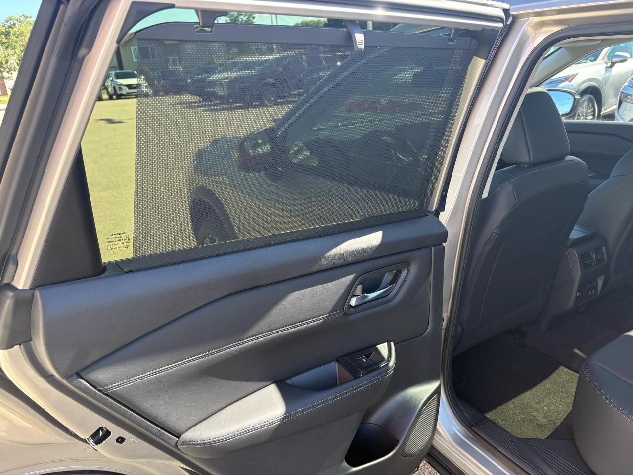 2025 Nissan Rogue SL Photo5