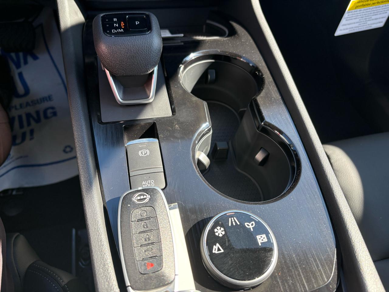 2025 Nissan Rogue SL Photo14