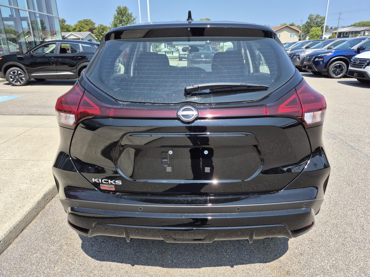 2025 Nissan Kicks Play S FWD Photo18