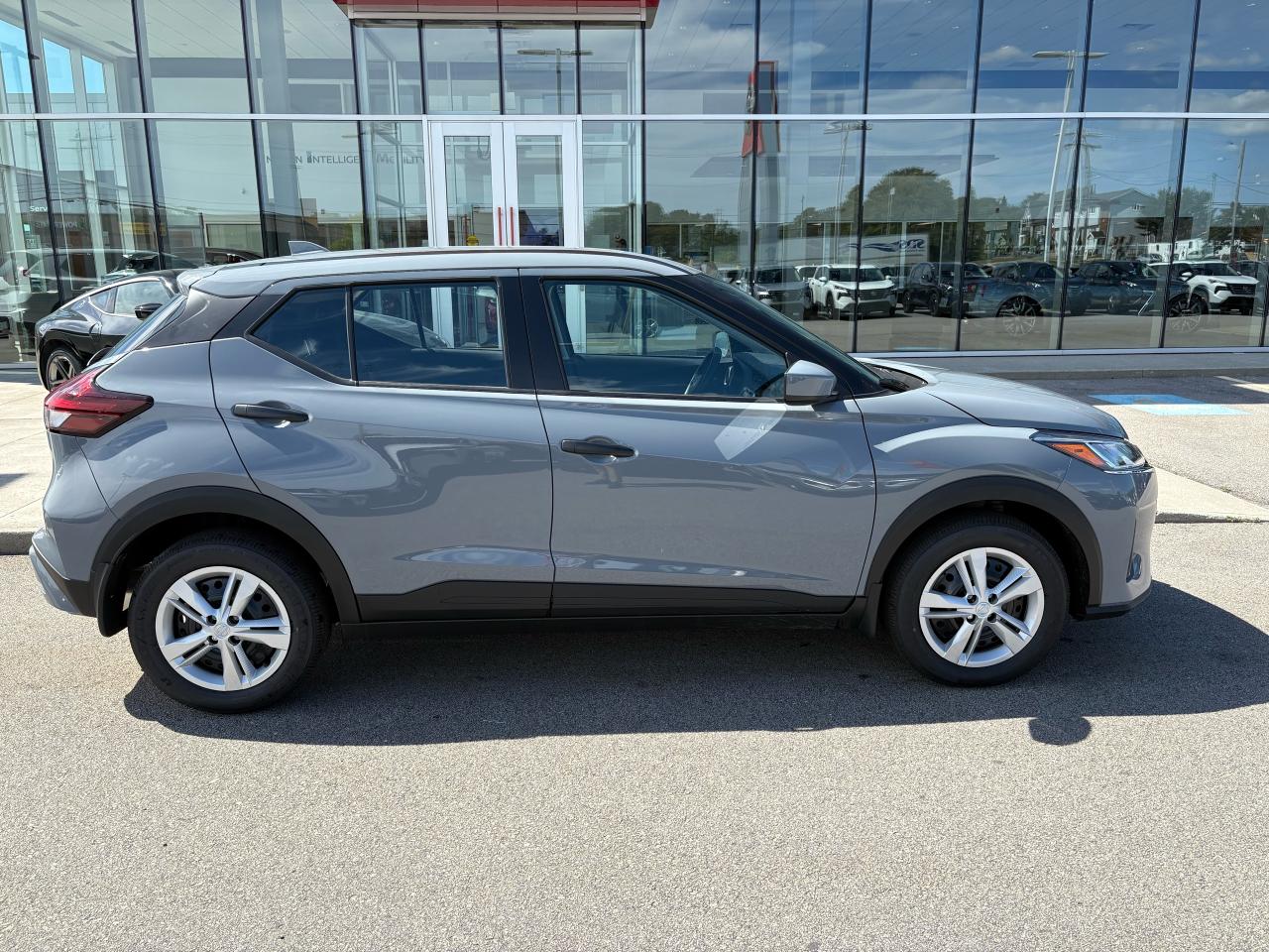 2025 Nissan Kicks Play S FWD Photo3