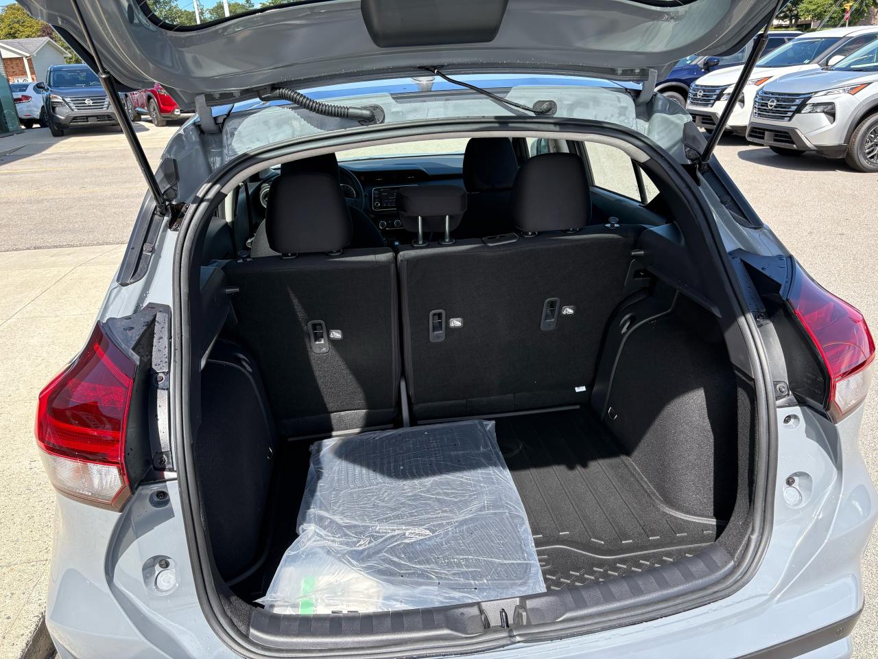 2025 Nissan Kicks Play S FWD Photo19