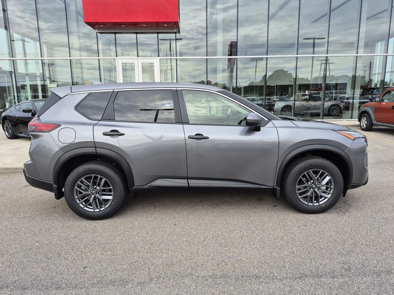 2025 Nissan Rogue S Photo5