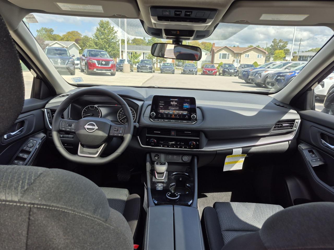 2025 Nissan Rogue SV MOONROOF Photo12